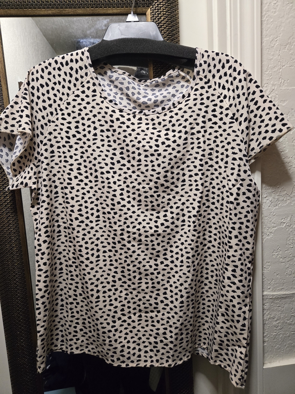 Women’s Short-Sleeve Cream Leopard Dot Tee